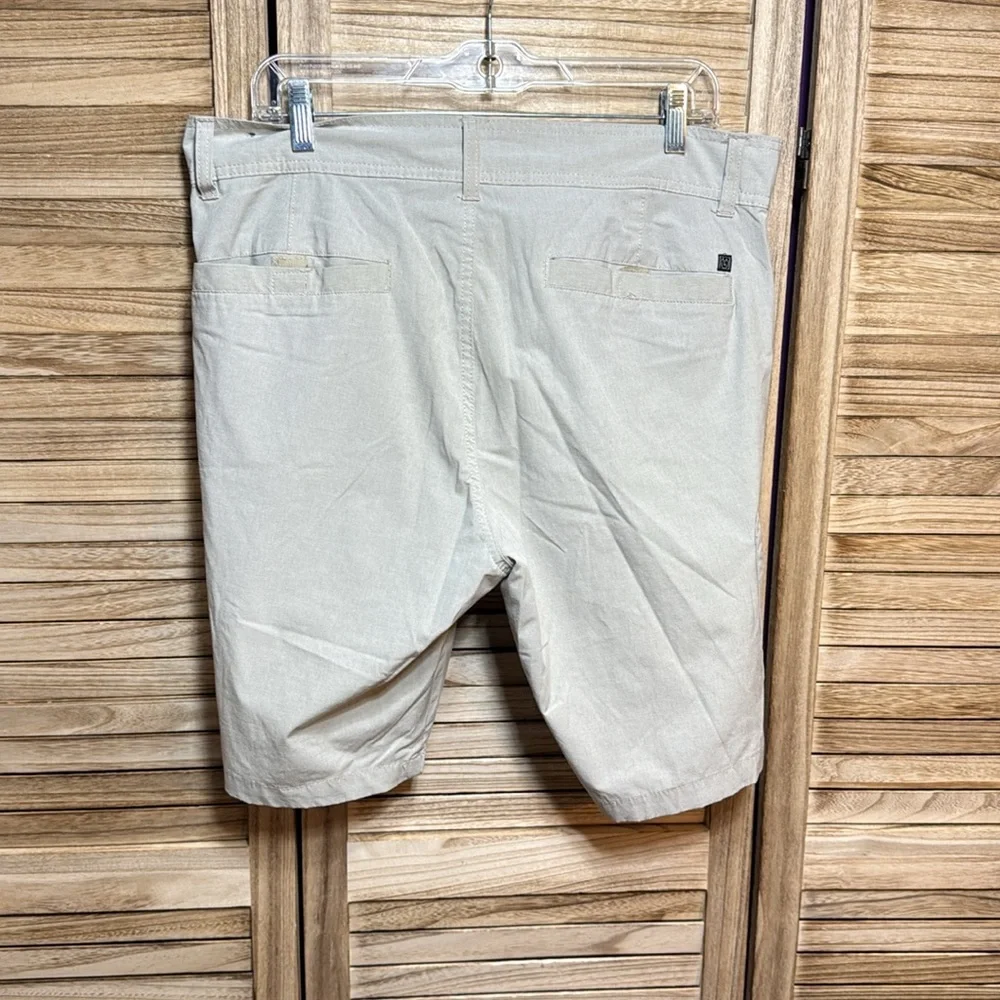Burnside Light Tan Cargo Shorts for Men's Size 32